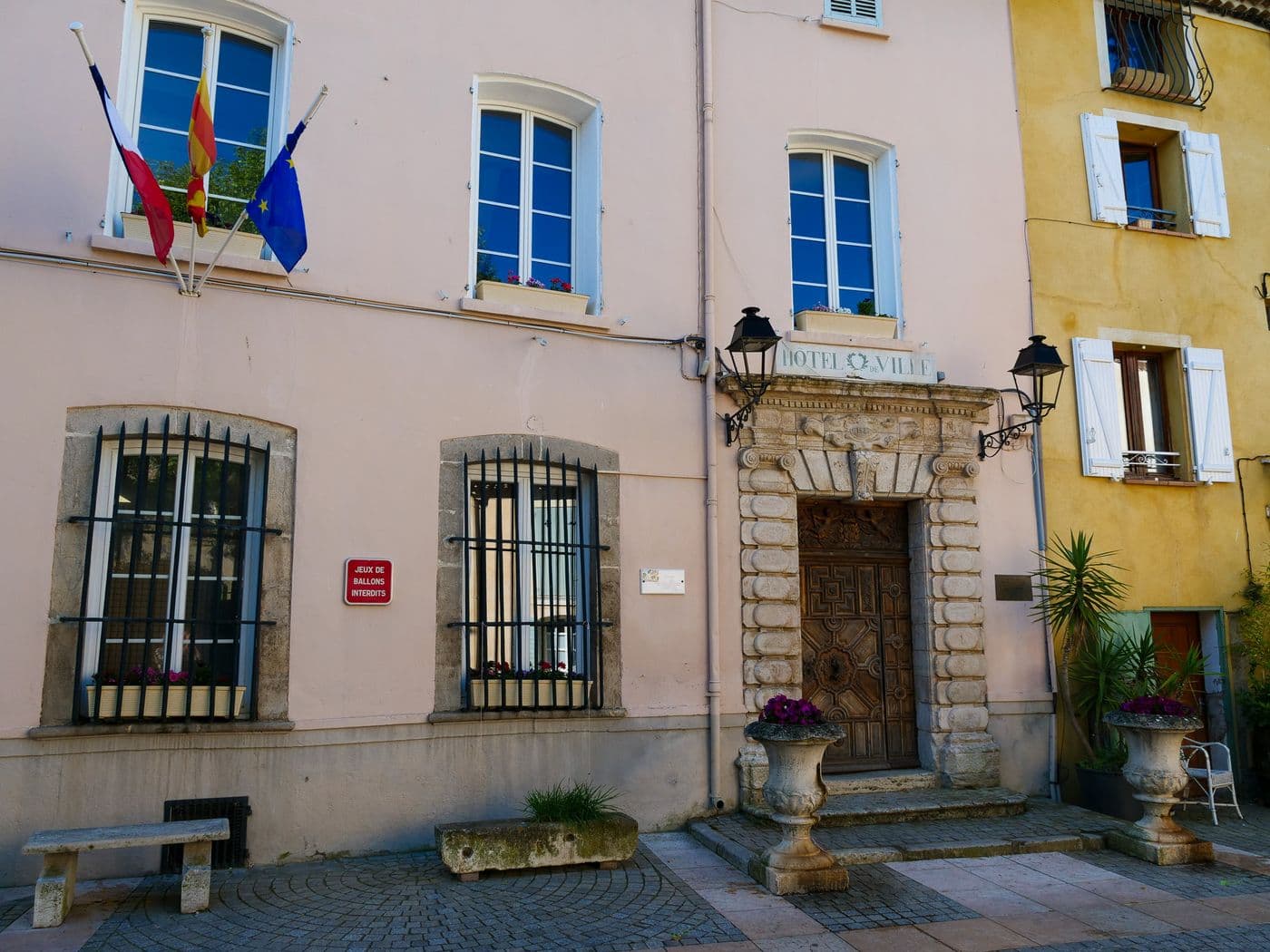 P1255022 devanture mairie
