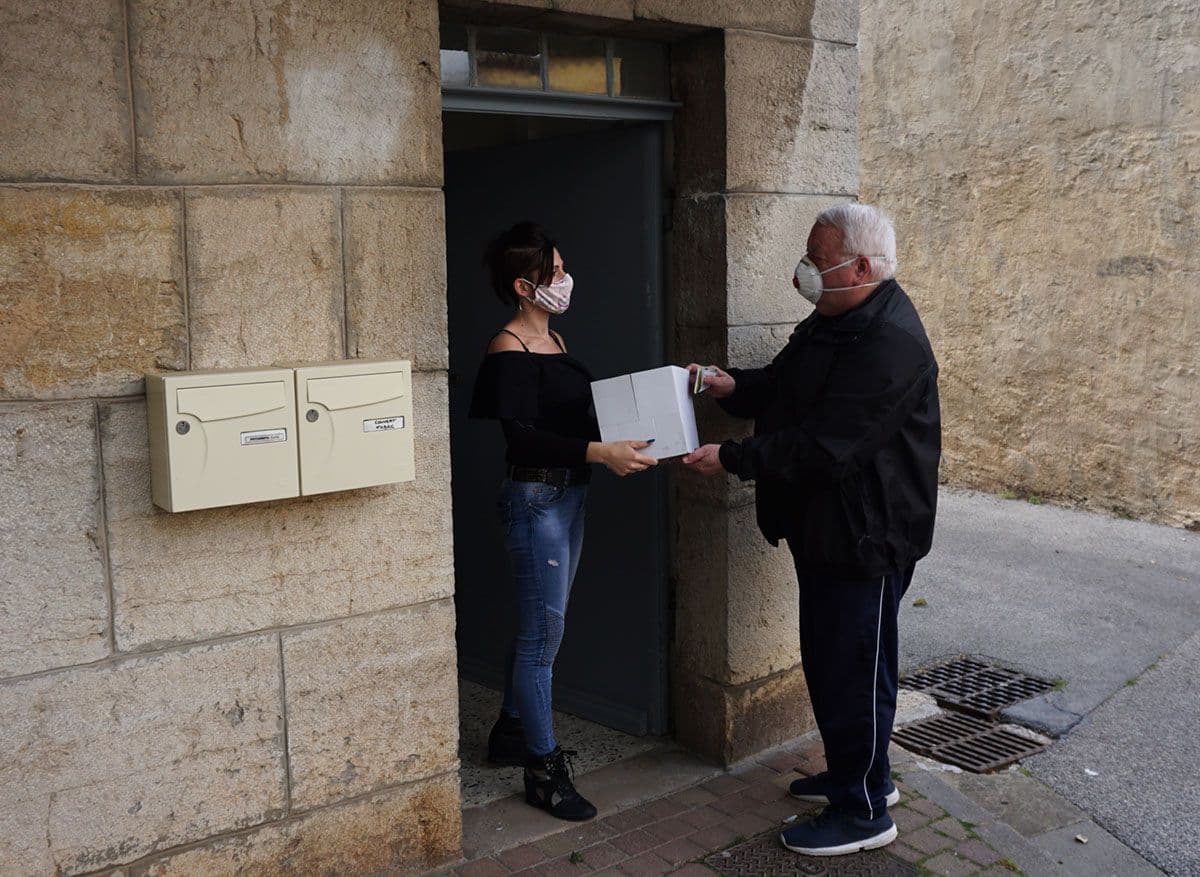 20200427 pignans livraison masques benevoles