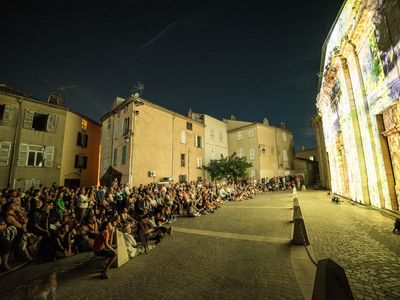 Juste en face collegiale mapping